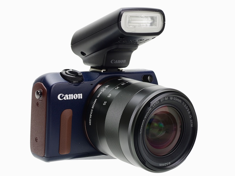 同梱の外部ストロボ（EXシリーズスピードライト）を装着