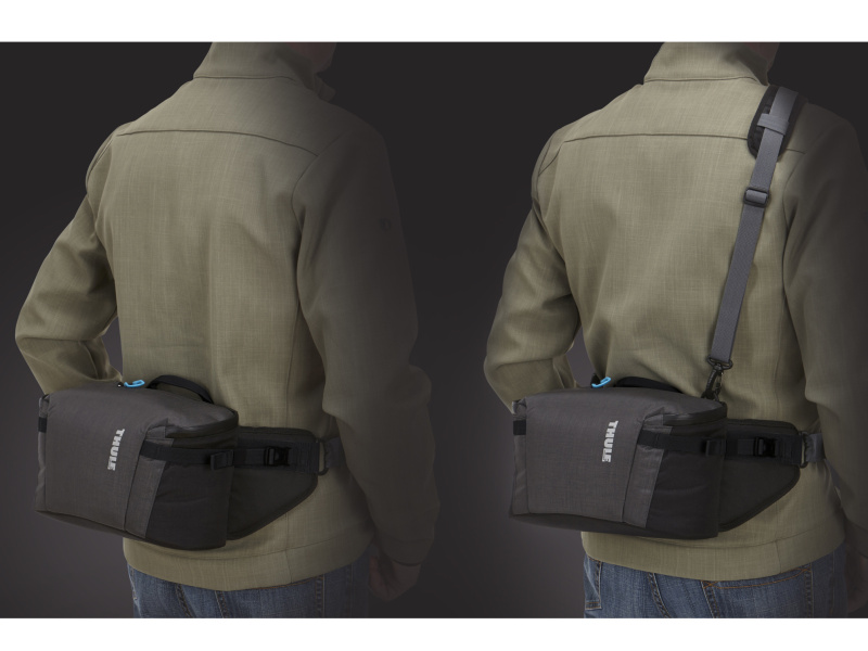 ショルダーストラップが付属する。