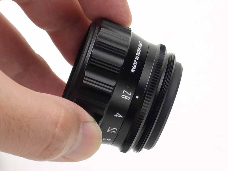 最大径×全長は45×36.6mmと小型。重量は89g