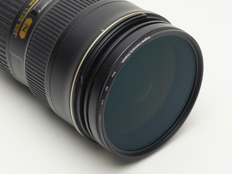 レンズに装着してしまうとさほど目立つこともないので、自分の名前があって恥ずかしいということもなさそうだ