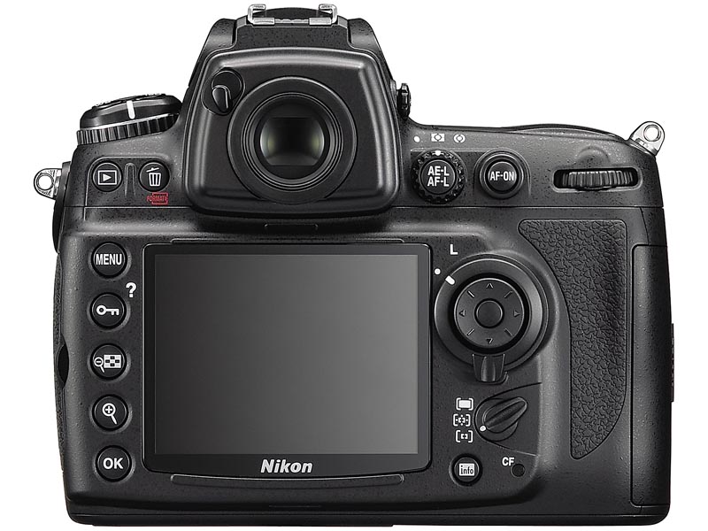 D700