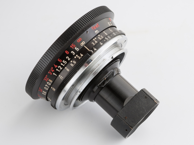 ミラーアップ用レンズゆえに後玉が極端に飛び出しているが、α7Sで問題なく撮影可能だ