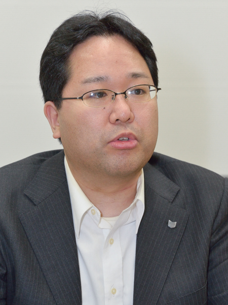 佐々木邦彦氏<br class="">キヤノン株式会社イメージコミュニケーション事業本部ICP第一開発センター<br class="">「新しい16-35mmは、フォーカスレンズのわずかなぐらつきにも気を配り、安定した光学性能を引き出します」