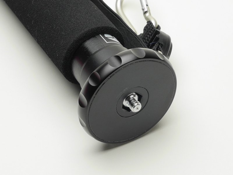 カメラ台もアルミ製で、樹脂のシートが貼ってある