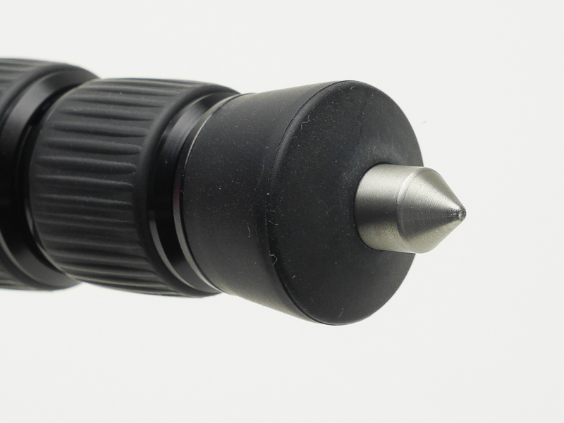 可変石突を採用。回すとスパイクが出てくる