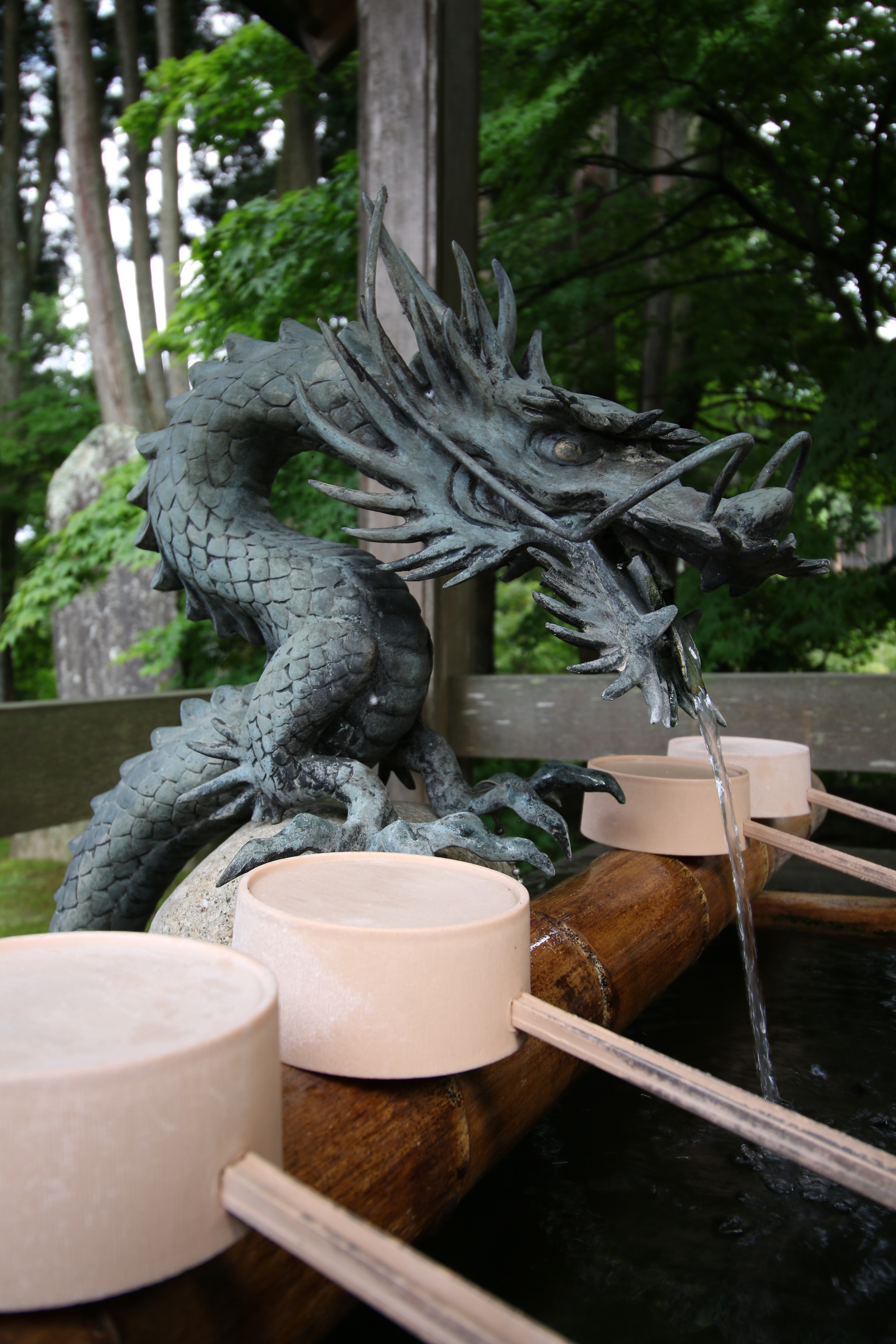 絞り開放・少し離れて撮影。EOS 70D / 1/30秒 / F5.6 / 0EV / ISO100 / マニュアル露出 / 18mm