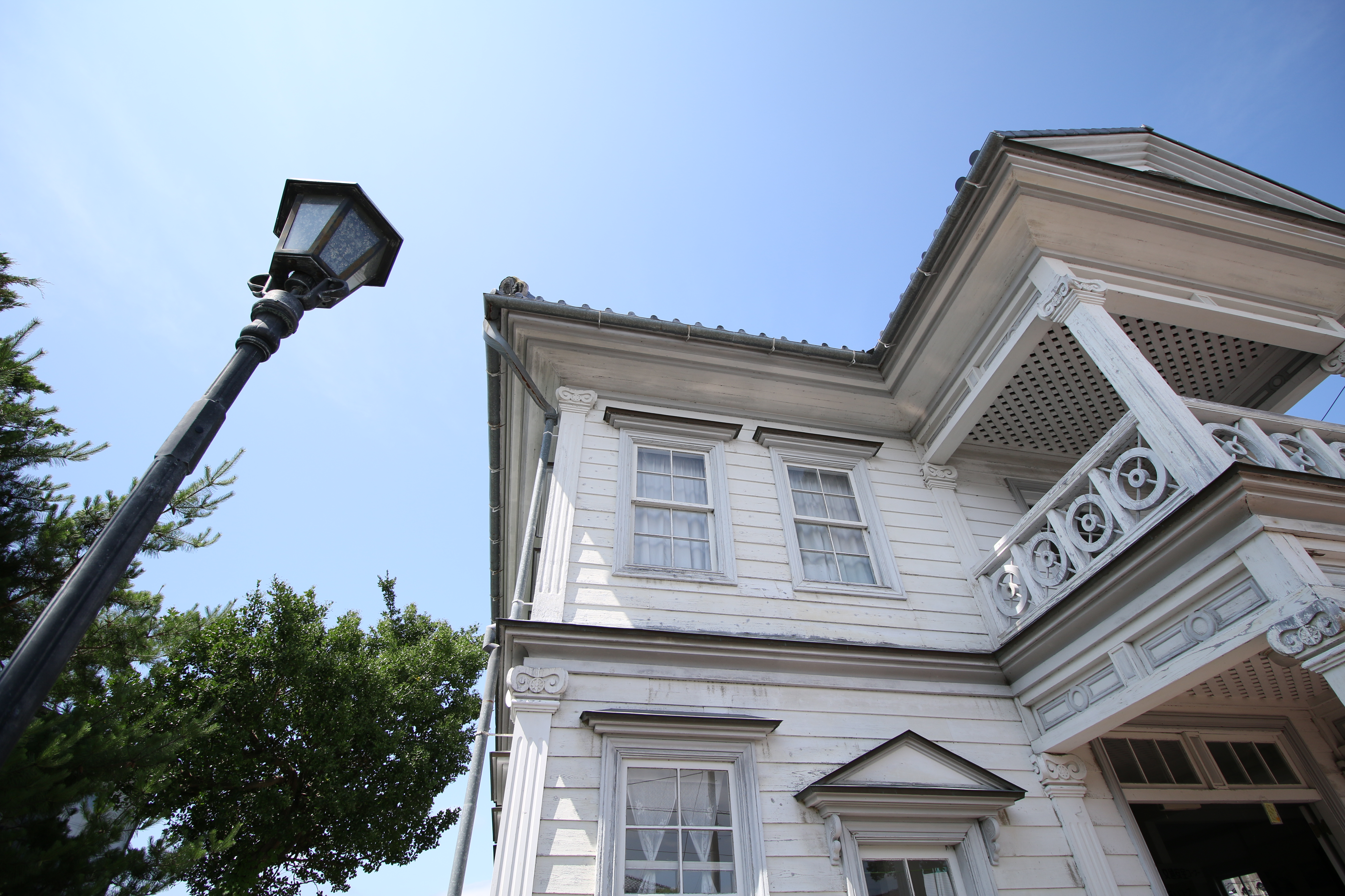 太陽が画面外にある逆光で撮影。EOS 70D / 1/400秒 / F4.5 / 0EV / ISO100 / マニュアル露出 / 10mm