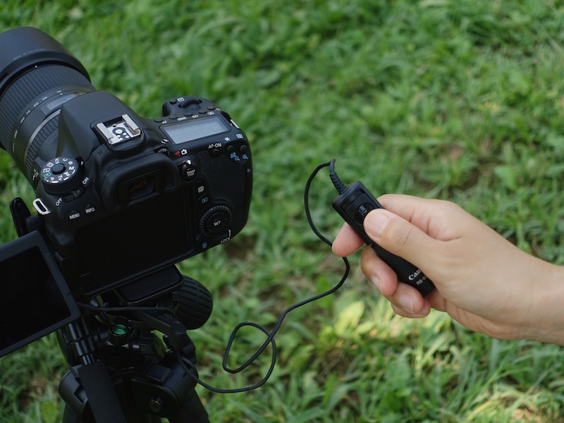 ケーブルレリーズがあれば、カメラを指でぶらすことなく撮影できます。