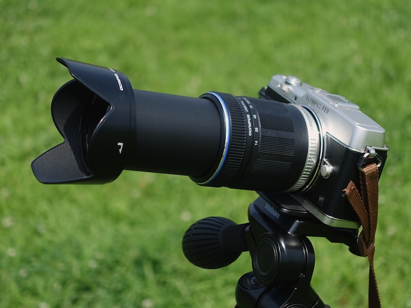 花火撮影は忙しいので、レンズ交換せずにどんどん撮りたいもの。おすすめは高倍率ズームレンズ。標準ズームレンズより、望遠側の焦点距離が伸びます