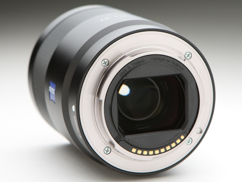 いうまでもなくマウント部は金属製を採用。フレアカッターを搭載する