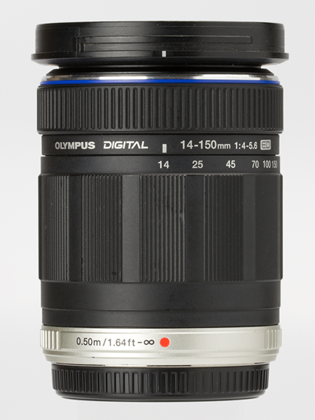 オリンパス14-150mm。前枠よりも鏡胴がやや細身のデザイン。フードは別売
