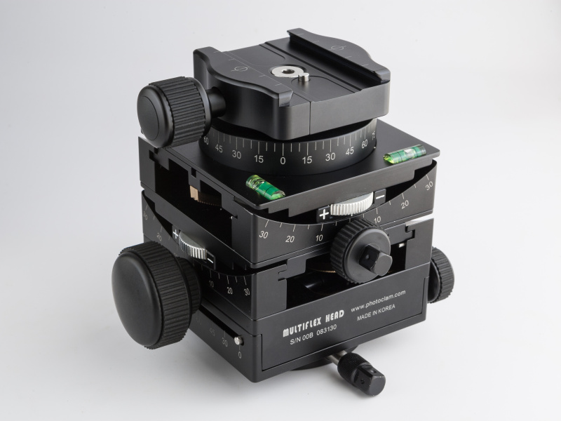 フォトクラムの最上位機種マルチフレックスは、フルギアで精緻な操作が可能だ。価格は税込13万4,930円
