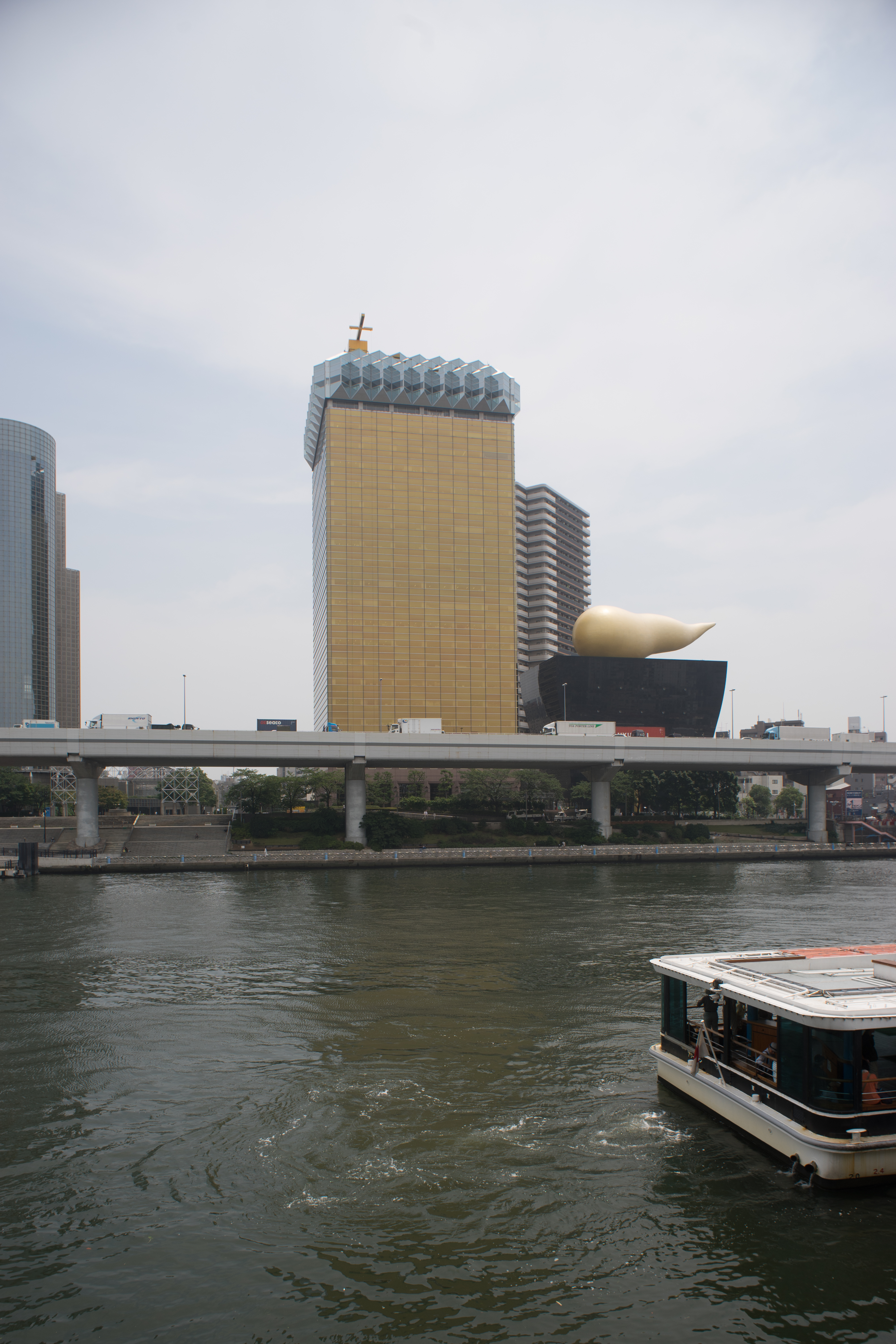 α7 / Elmarit-R 24mm F2.8 / 1/400秒 / F8 / +0.7EV / ISO100 / WB:オート / シフトあり