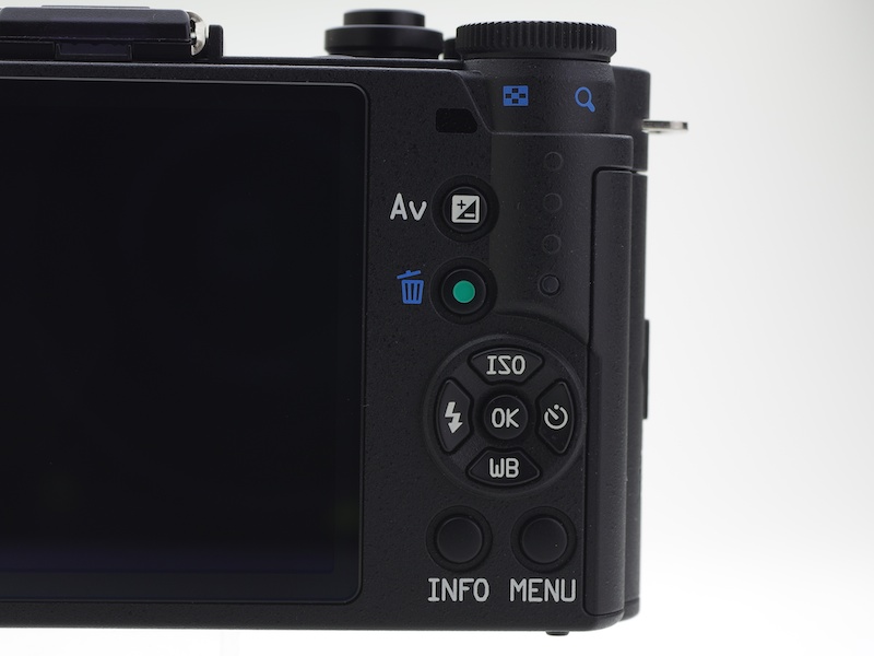 機能を割り当てられるグリーンボタンも装備