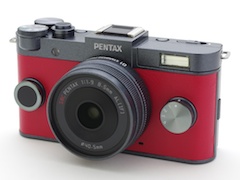 PENTAX Q-S1 レッド 01 STANDARD PRIME　レンズ3本 一日遅れのクリスマスカラーのPENTAX Q-S1の話。｜記憶カメラ