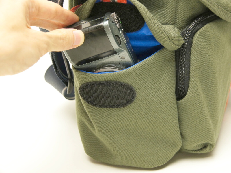 サイドポケットにリコーGRを入れてみた