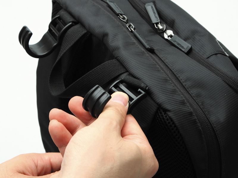 「くびの負担がZEROフック」を装着したところ