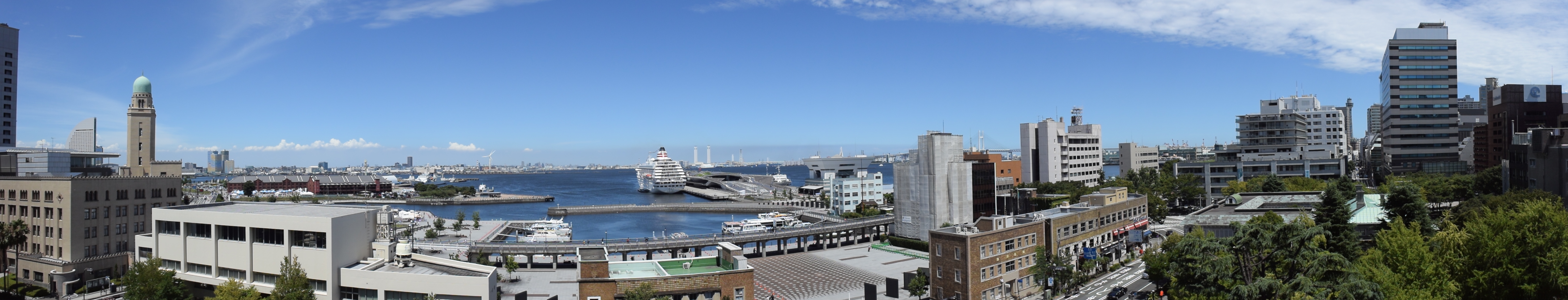 パノラマモードで撮影。パノラマ撮影は比較的簡単で、スタート位置でシャッターを押せば、あとは上下左右のどこに動かしてもパノラマ撮影をしてくれる。方向を指定したりしなくていいので手軽だ。カメラ内の合成にしては非常に上手く繋いでくれるものだと感心した。1 NIKKOR VR 10-30mm f/3.5-5.6 PD-ZOOM / 1/1,000秒 / F5.6 / ISO160 / パノラマ / 10mm