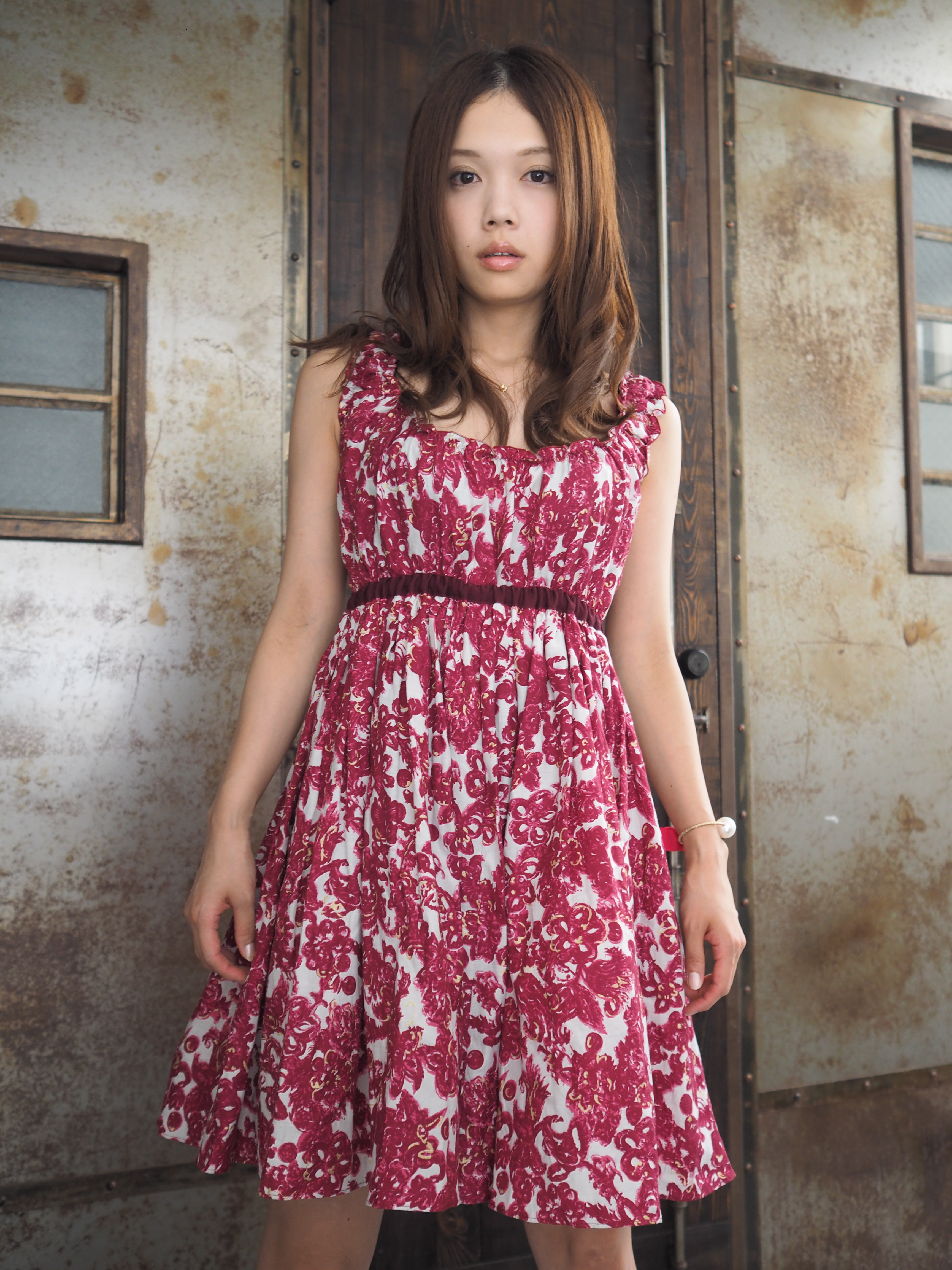 撮影レンズの焦点距離が画像から判明できない撮り方が最良ではないかと個人的には考えている。絞りの選択肢が多いので被写界深度のコントロールにより様々な表現を試みることができる。E-M1・プログラムAE・ISO400・F2.2・1/80秒・0EV・WB:オート