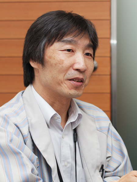 お話を伺ったメンバー。左からキヤノン イメージコミュニケーション事業本部 ICP統括第二開発センター 室長の増田英歳氏（DPPやユーティリティソフトの開発を担当）、同事業本部 ICP第二開発センター 開発部長の杉森正巳氏（DPPの画像処理を担当）、同事業本部ICP戦略企画センター 専任主任の松山智久氏（DPPの商品企画を担当）