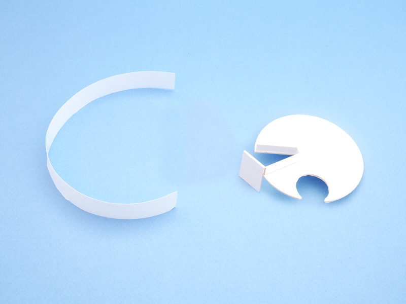 ディフューザー内部の反射板として、ケント紙をカットしたご覧のようなパーツを製作