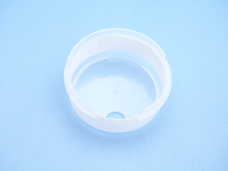 タッパーの内側周囲に、帯状のケント紙を貼る