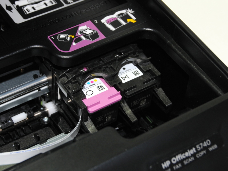 HP Officejet 5740のインクカートリッジ取り付け部