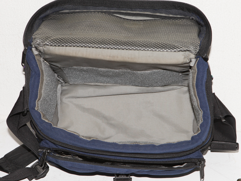 バッグの仕切りを外して使うのが石黒流