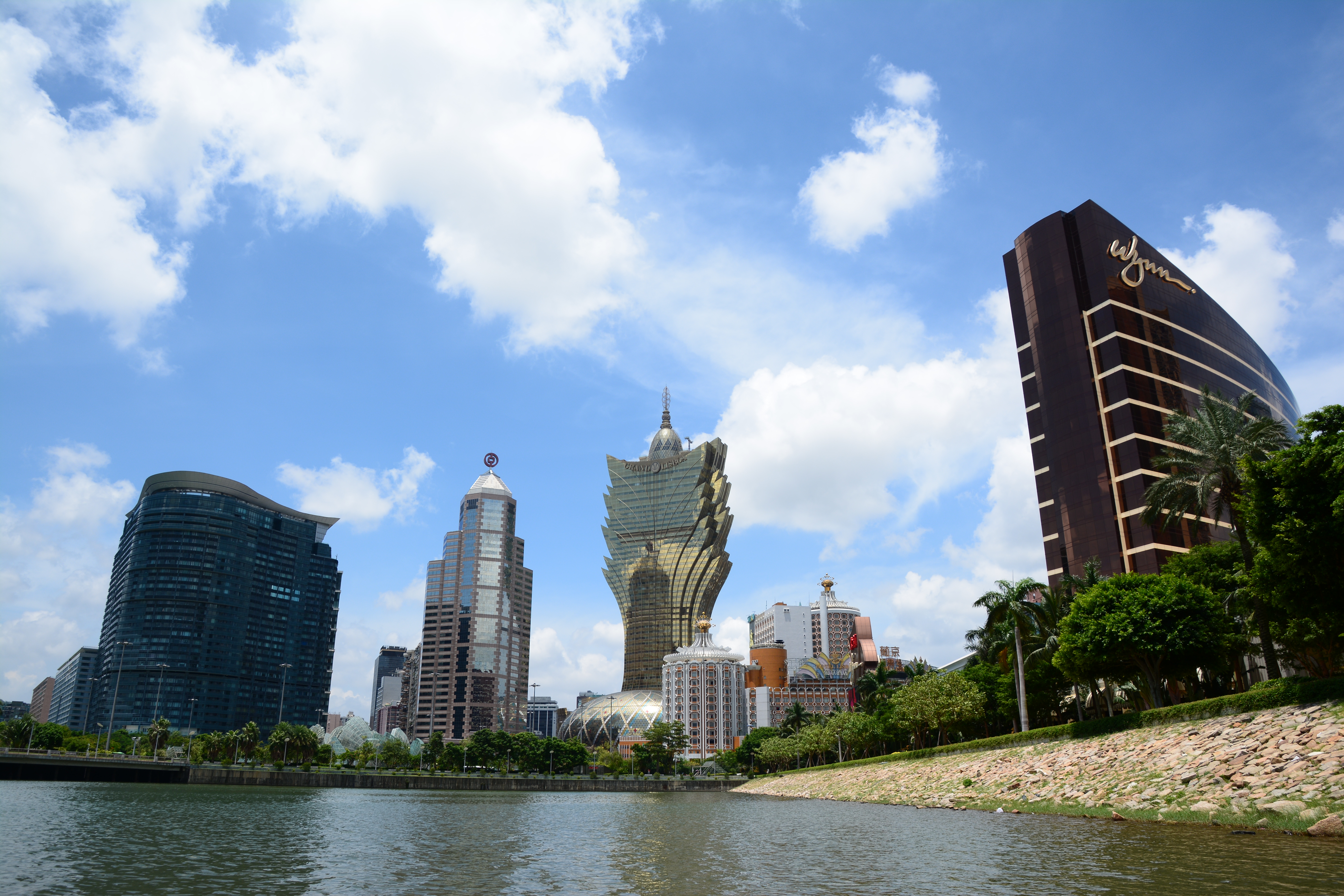 広角端。D7100／16-300mm F/3.5-6.3 Di II VC PZD MACRO／絞り優先／ISO100／F8／1/400秒／0EV／WB:晴天／16mm