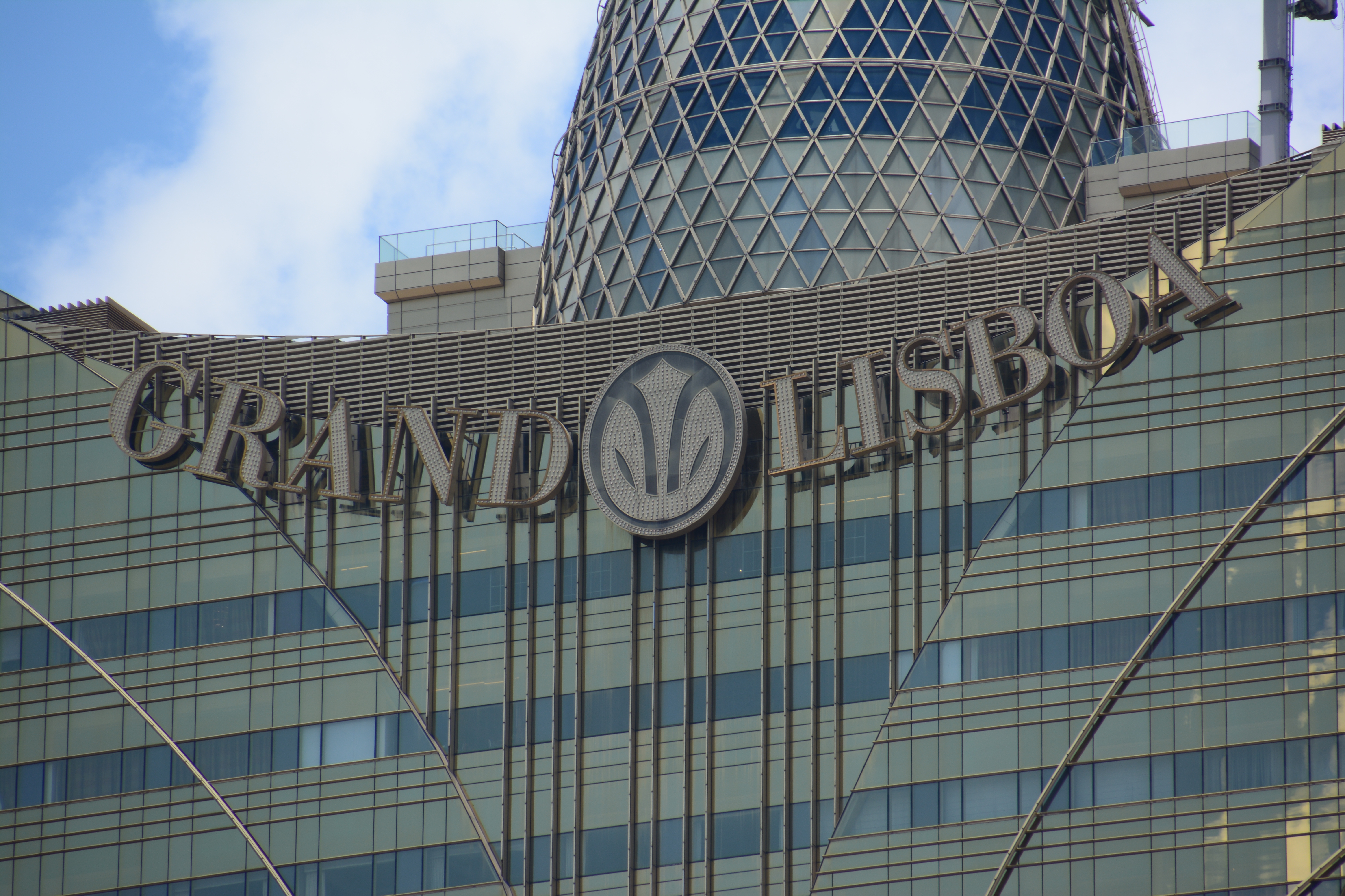 上と同じ場所から望遠端にズーム。1本でこれだけの画角差。約18.8倍ズームのすごさがおわかりいただけるだろうか。D7100／16-300mm F/3.5-6.3 Di II VC PZD MACRO／絞り優先／ISO100／F8／1/250秒／0EV／WB:晴天／300mm