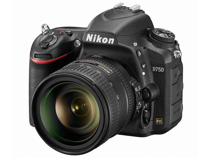 D750 24-85 VR レンズキット。AF-S NIKKOR 24-85mm f/3.5-4.5G ED VRが付属