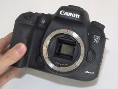 241☘️Canon EOS 7D☘️スマホ転送☘️高速連写8コマ/秒☘️初心者おすすめ フォトキナ】キヤノン、10コマ/秒の「EOS 7D Mark II」を披露