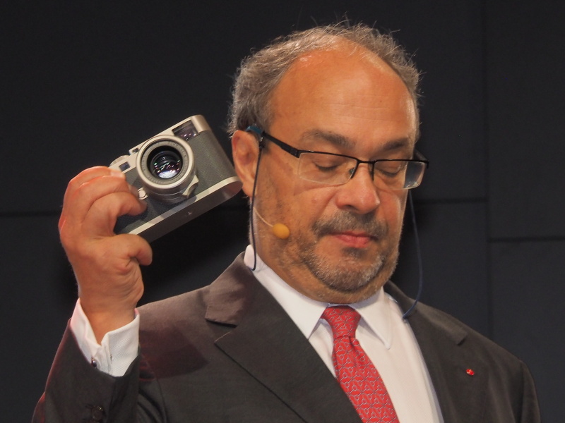 ライカカメラ社主のアンドレアス・カウフマン氏がライカM Edition 60を披露した