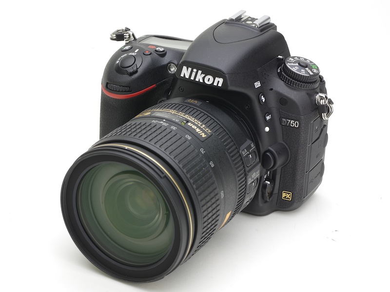 D750の発売日は9月25日（24-120VRキットのみ10月中旬）。店頭予想価格は、ボディ23万円前後、24-85VRキット28万5,000円前後、24-120VRキット30万8,000円前後の見込み
