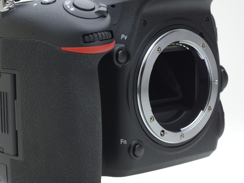 マウント脇のPv（プレビュー）ボタンとFn（ファンクション）ボタンには、各種機能を割り当て可能