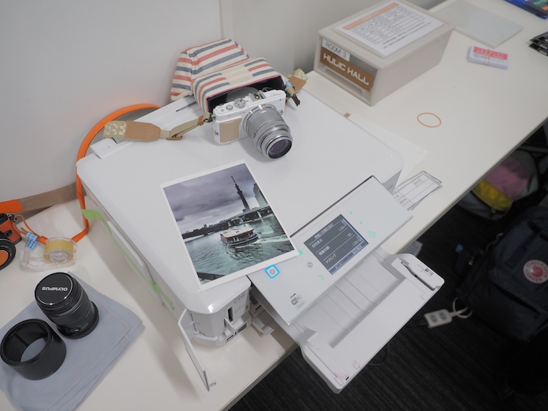 作品を選んたら、エプソンのプリンターを使って2L判で出力します。