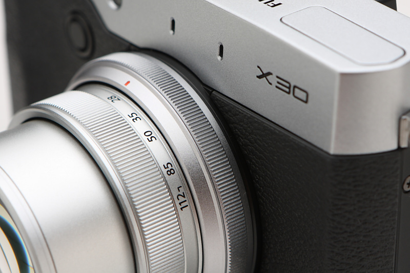 新たに備わったコントロールリングには、ISO感度、ホワイトバランス、フィルムシミュレーション、連写などの機能を割り当てることができる