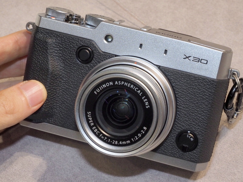 FUJIFILM X30