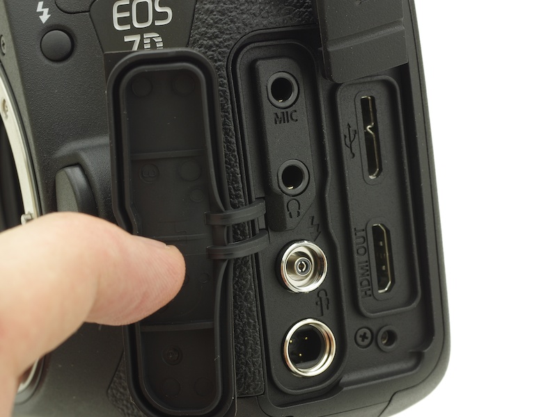 USB端子（右上）がUSB 3.0になったもトピックだ