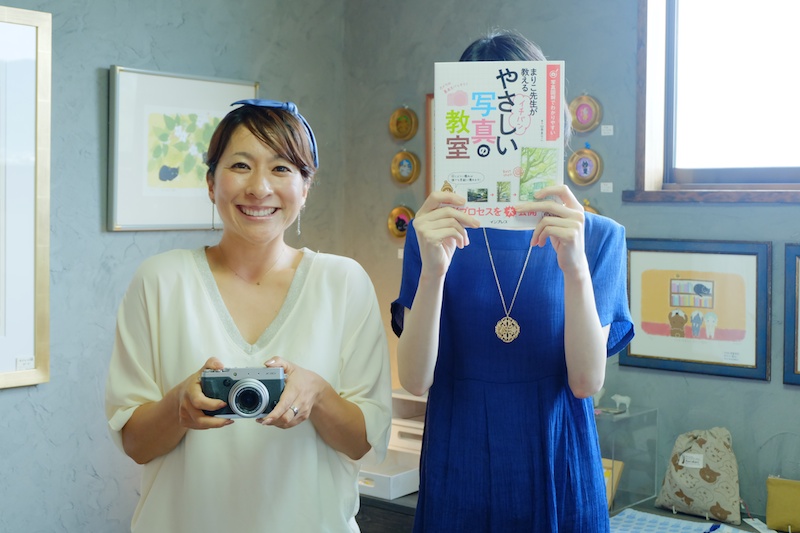 『まりこ先生が教える イチバンやさしい写真の教室』のイラストを担当したマリエさんとついにご対面。マリエさんは、想像以上に素敵な方でした。