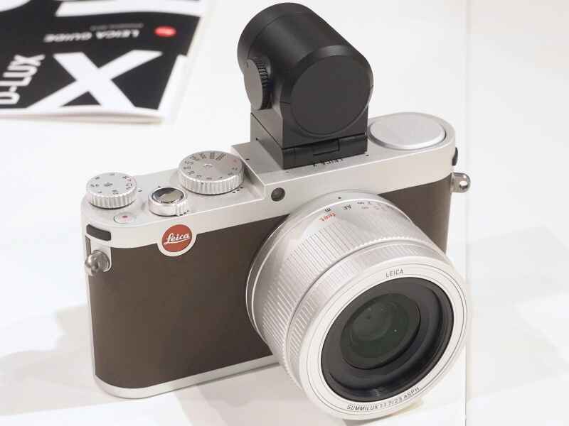 EVFはライカTと共通。EVF内蔵のGPS機能にも対応している