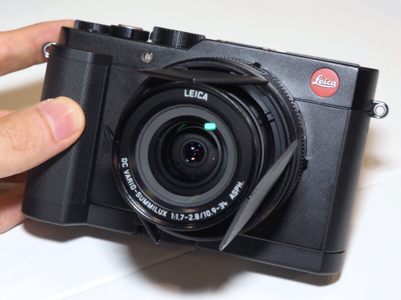 自動開閉レンズキャップを装着したところ