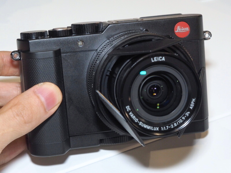 自動開閉レンズキャップを装着したところ