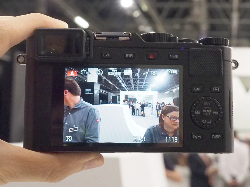 自動開閉レンズキャップを装着したところ