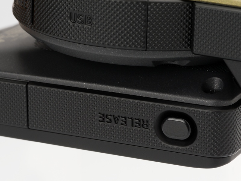 リリースボタンは、カメラ部をコントローラー部から分離するときに使う