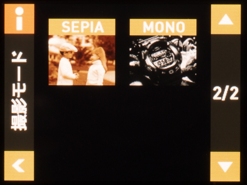 撮影モード選択画面の2ページ目。セピアとモノクロ（粒子が荒れるハイコントラストタイプ）