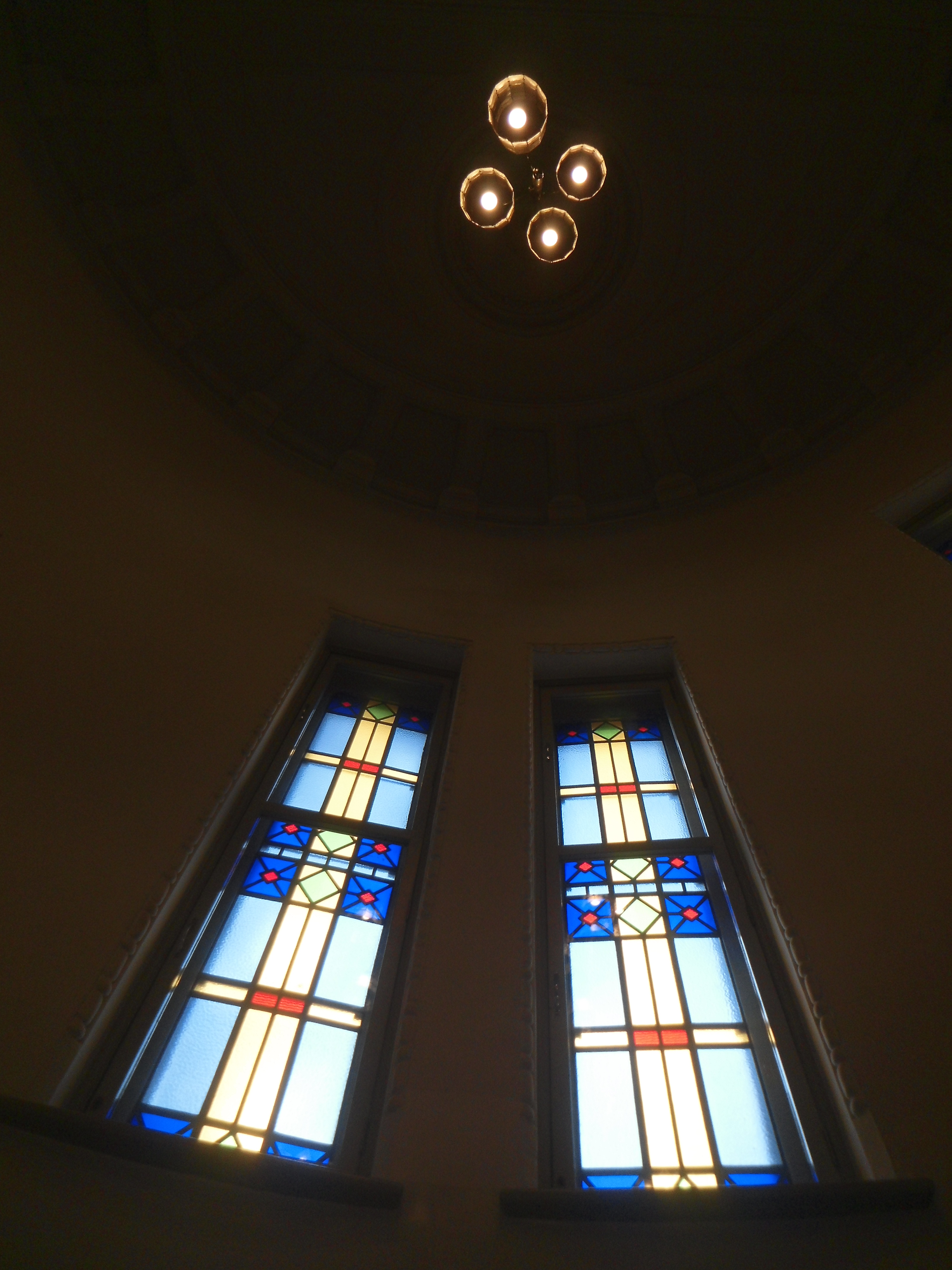 低い位置からレンズを真上近くに向けの撮影。普通なら、仰向けに寝転がらないと撮れないアングルだが、カメラ部を分離できる本機なら楽勝である。1/125秒 / F2.8 / ISO100 / オート / 3.8mm