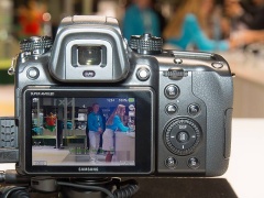 フォトキナ】4K対応ミラーレス「NX1」を展示したサムスン - デジカメ