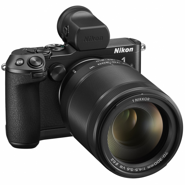1 NIKKOR VR 70-300mm f/4.5-5.6を装着したNikon 1 V3