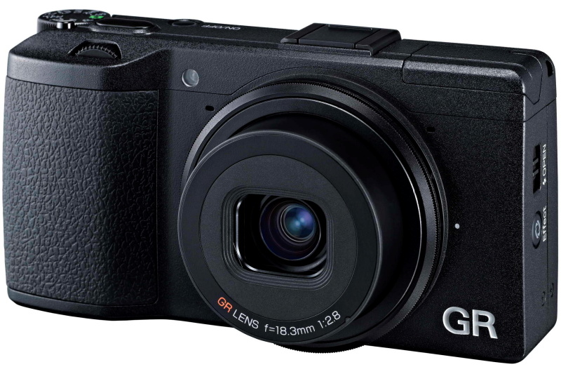 リコーGR。最新モデルでAPS-Cセンサー搭載になった